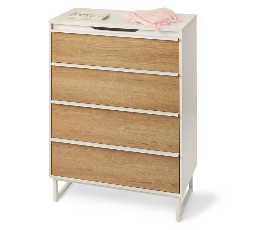 Komoda »LEEG« so 4 zásuvkami a zrkadlom stojí v izbe.