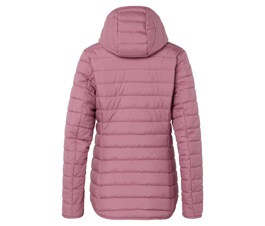 Zadný pohľad na prešívanú bundu s kapucňou v ružovej farbe.