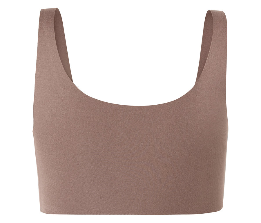 Detailný záber béžovej športovej podprsenky so širokými ramienkami a výstrihom do U.