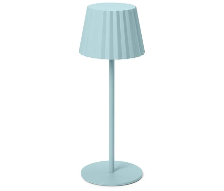 Jedna svetlomodrá stolná lampa stojaca na bielom pozadí.
