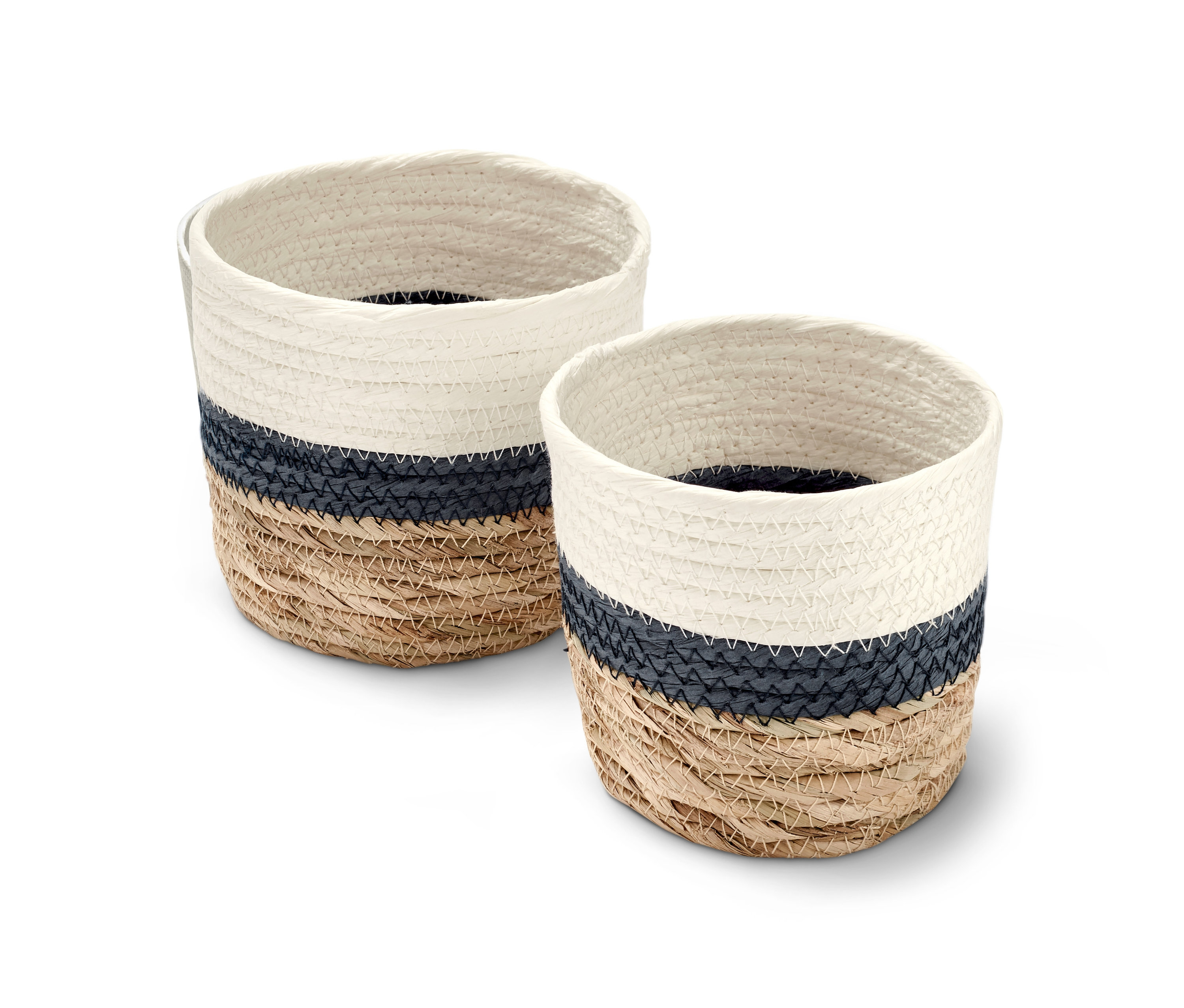 Dva ozdobné úložné košíky s farebnými pruhmi.