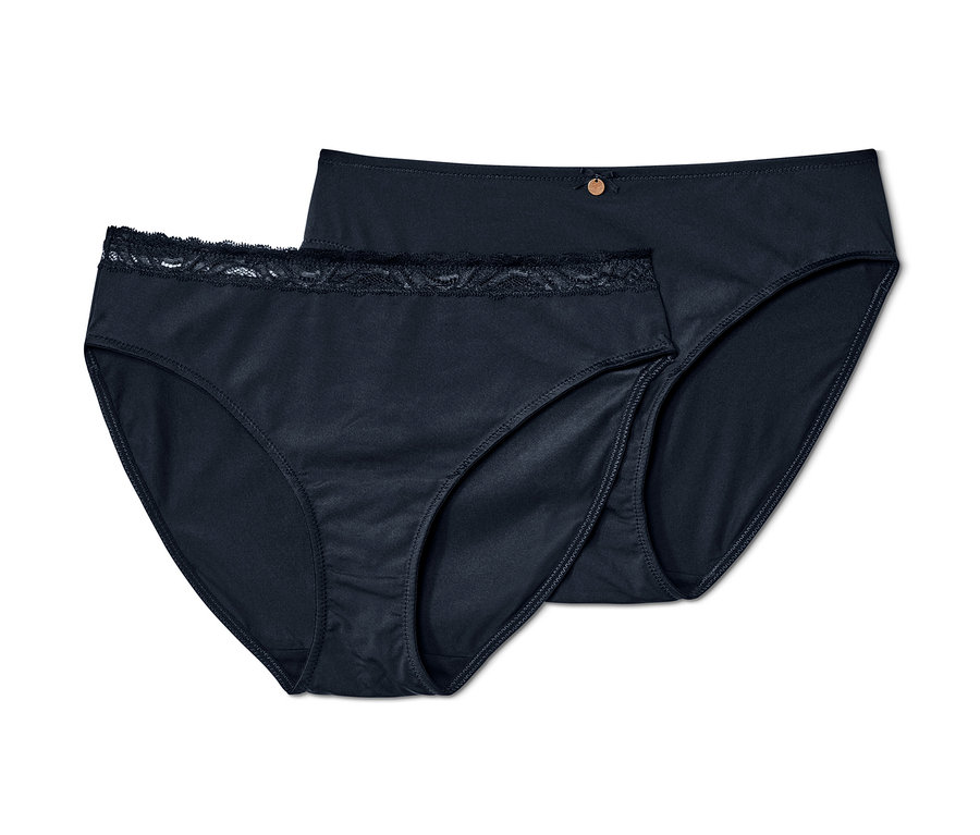 Dvoje tmavomodré nohavičky.