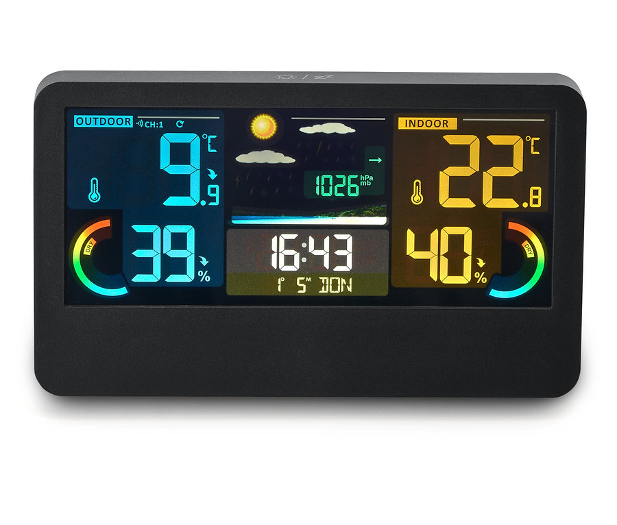 Čierna meteorologická stanica zobrazuje vonkajšiu teplotu 9,9 stupňov Celzia a vlhkosť 39 percent a vnútornú teplotu 22,8 stupňov Celzia a vlhkosť 40 percent.