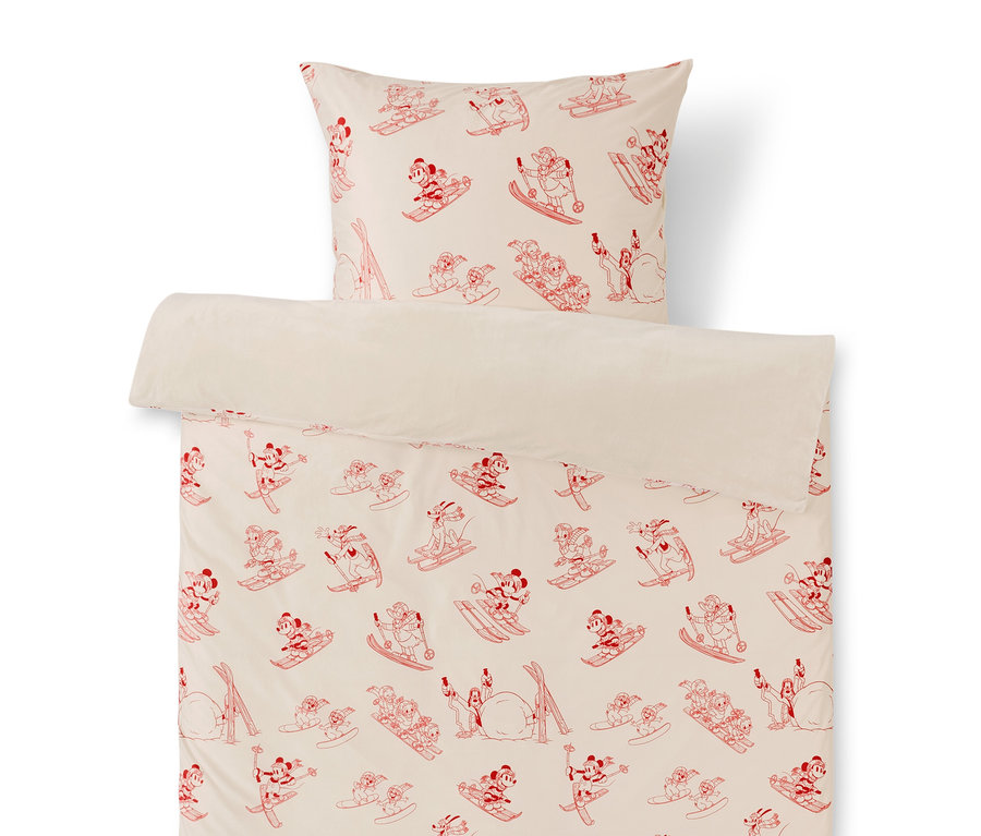 Posteľná bielizeň s červenou potlačou Mickeyho na lyžiach a snowboardoch.