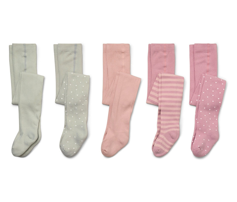 Päť párov detských pančúch v zelenej, ružovej a ružovej farbe s pruhovaným a bodkovaným vzorom leží zoradených na bielom pozadí.