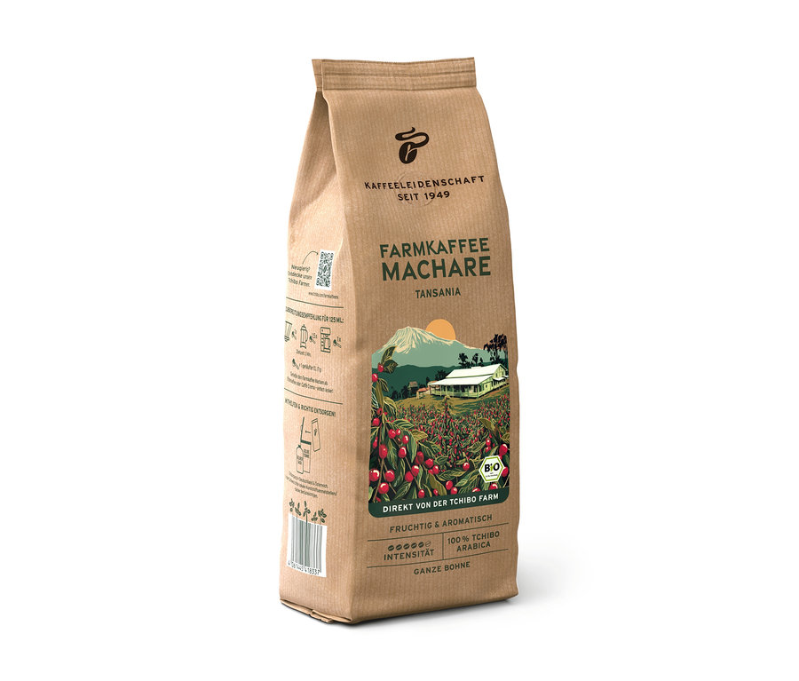 Hnedé papierové balenie zrnkovej kávy Farmkaffee Machare s ilustráciou kávovej plantáže a hôr.