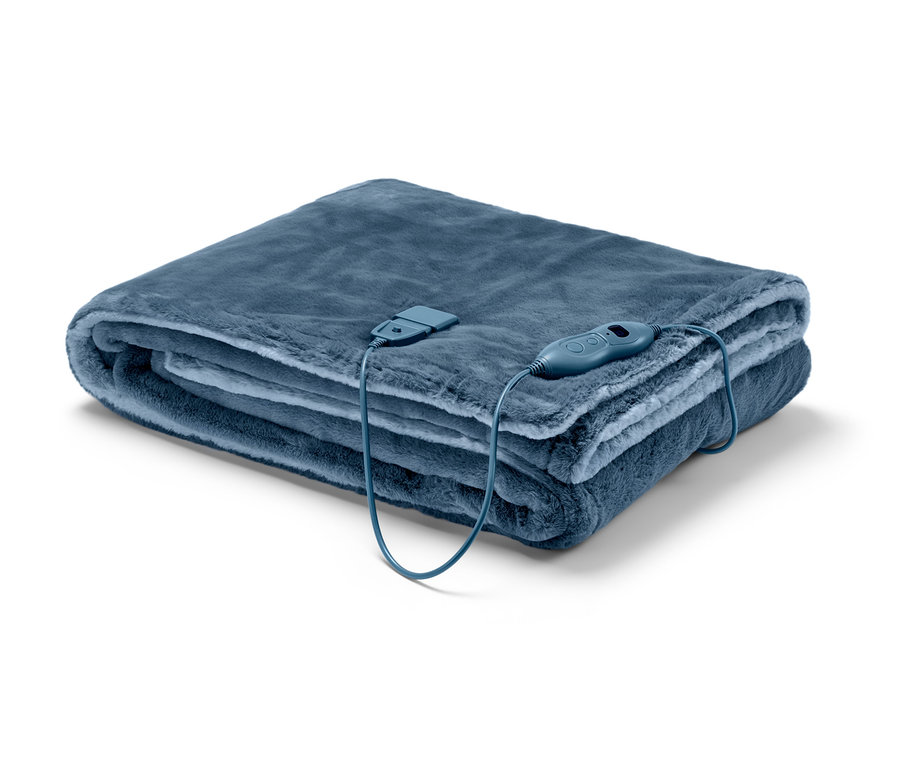 Zložená vyhrievacia deka s ovládacím panelom.