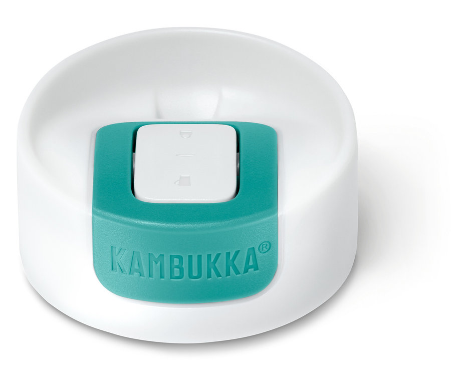 Detail bieleho veka hrnčeka Kambukka Cestovný hrnček na kávu To Go, Light Gold, s tyrkysovým posuvným otvorom v strede.
