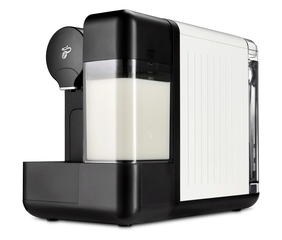 Biely kávovar Cafissimo s mliekom.