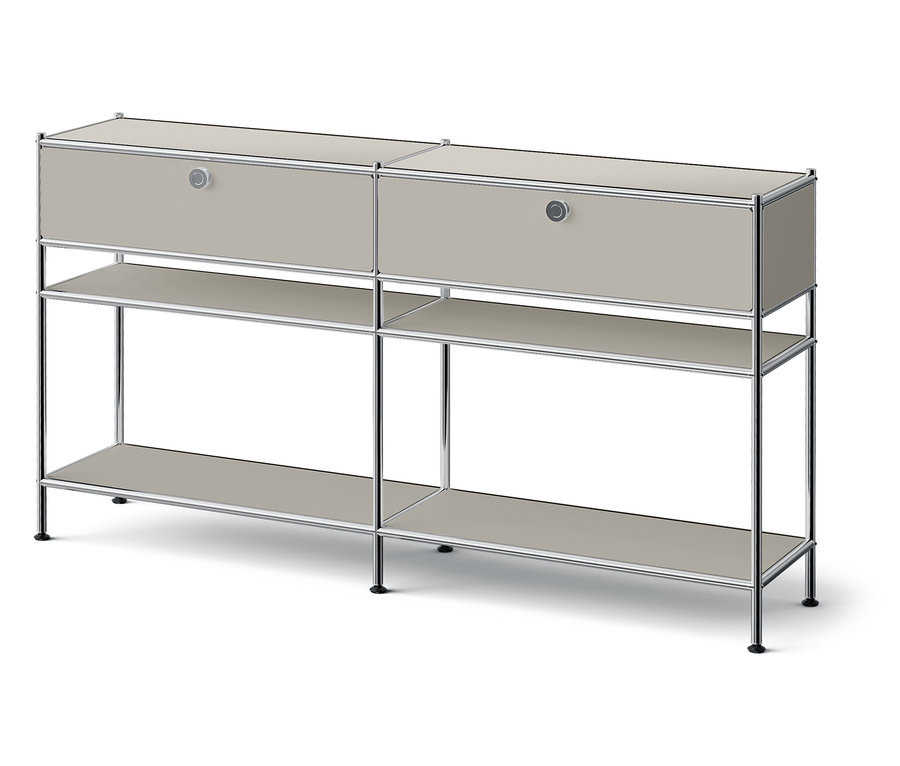 Dve sivé skrinky s chrómovými rámami a dvoma otvorenými policami.