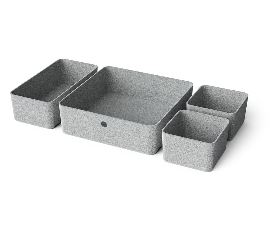 Štyri sivé úložné boxy rôznych veľkostí usporiadané na bielom pozadí.
