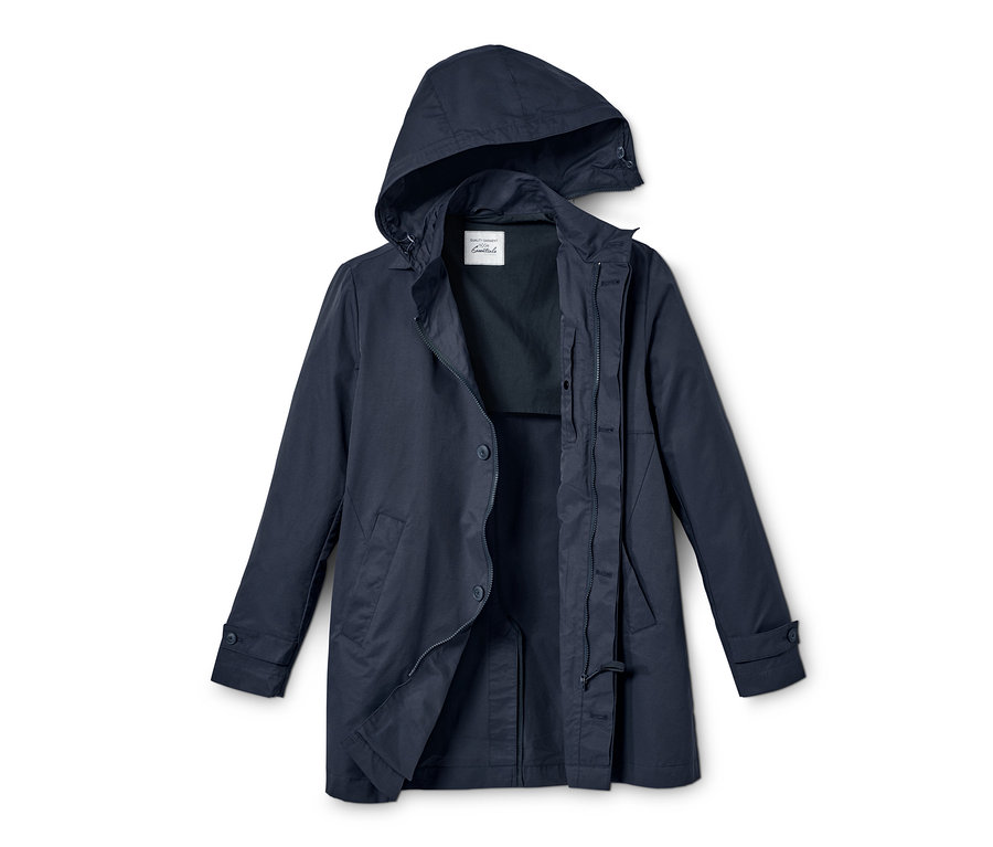 Rozložený krátky kabát s kapucňou v tmavomodrej farbe.