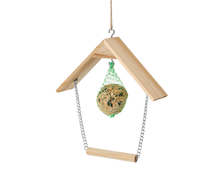 Drevené závesné kŕmidlo pre vtáky.