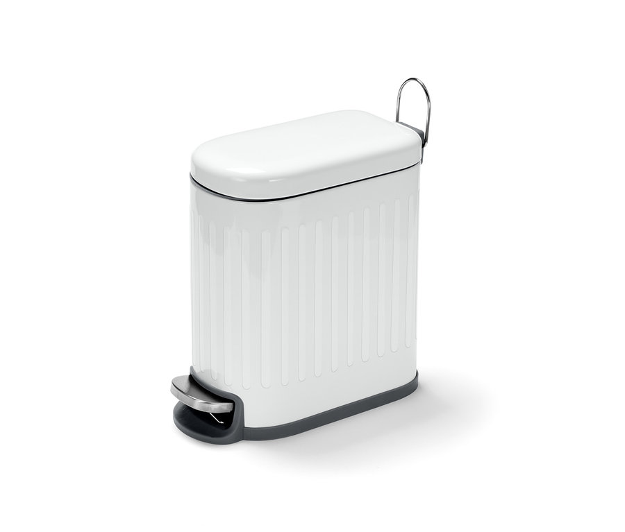 Biely odpadkový kôš do kúpeľne s vekom a pedálom.