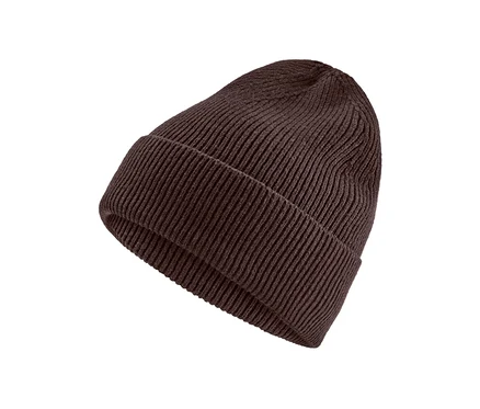 Hnedá pletená čiapka.