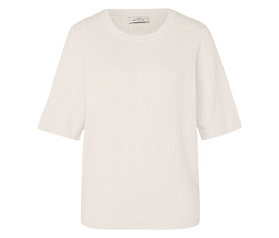 Krémový pletený top s vrkočovým vzorom a krátkymi rukávmi.