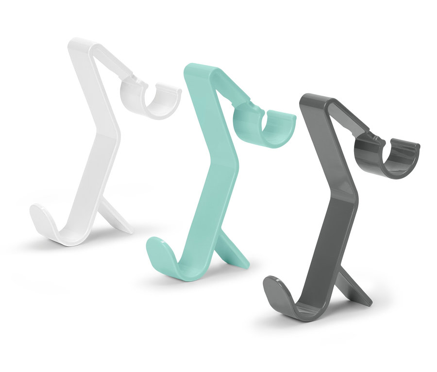 Tri držiaky na telefón v bielej, tyrkysovej a šedej farbe.