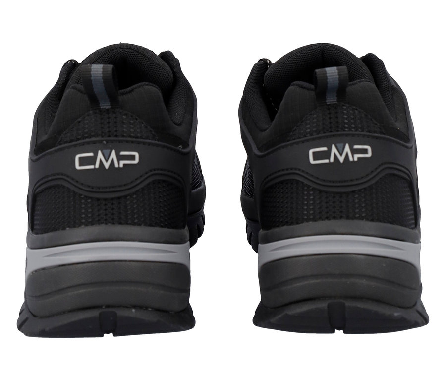 Pohľad zozadu na dve čierne topánky CMP so sivými akcentmi.