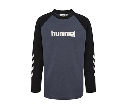 Tričko hummel® HMLJR Longsleeve s tmavosivým trupom, čiernymi raglánovými rukávmi s bielymi pruhmi v tvare šípok a bielym logom hummel na hrudi.
