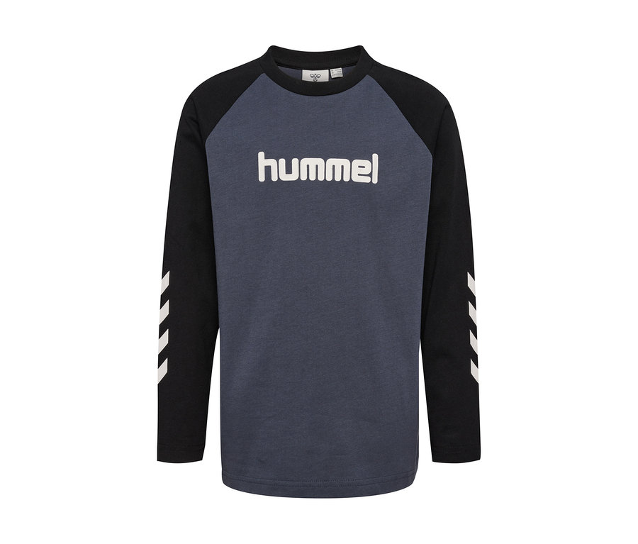 Tričko hummel® HMLJR Longsleeve s tmavosivým trupom, čiernymi raglánovými rukávmi s bielymi pruhmi v tvare šípok a bielym logom hummel na hrudi.