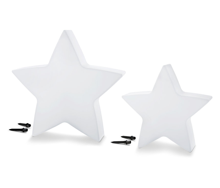Dve vonkajšie solárne svietidlá »Hviezda« rôznych veľkostí a upevňovacie kolíky na bielom pozadí.