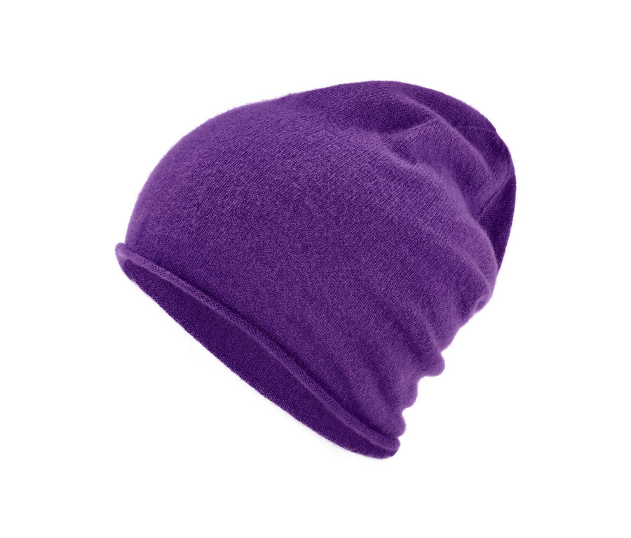Fialová kašmírová čiapka.