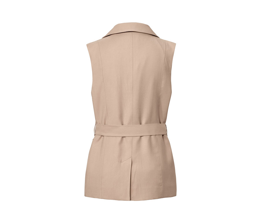 Béžová vesta s opaskom na zaväzovanie.