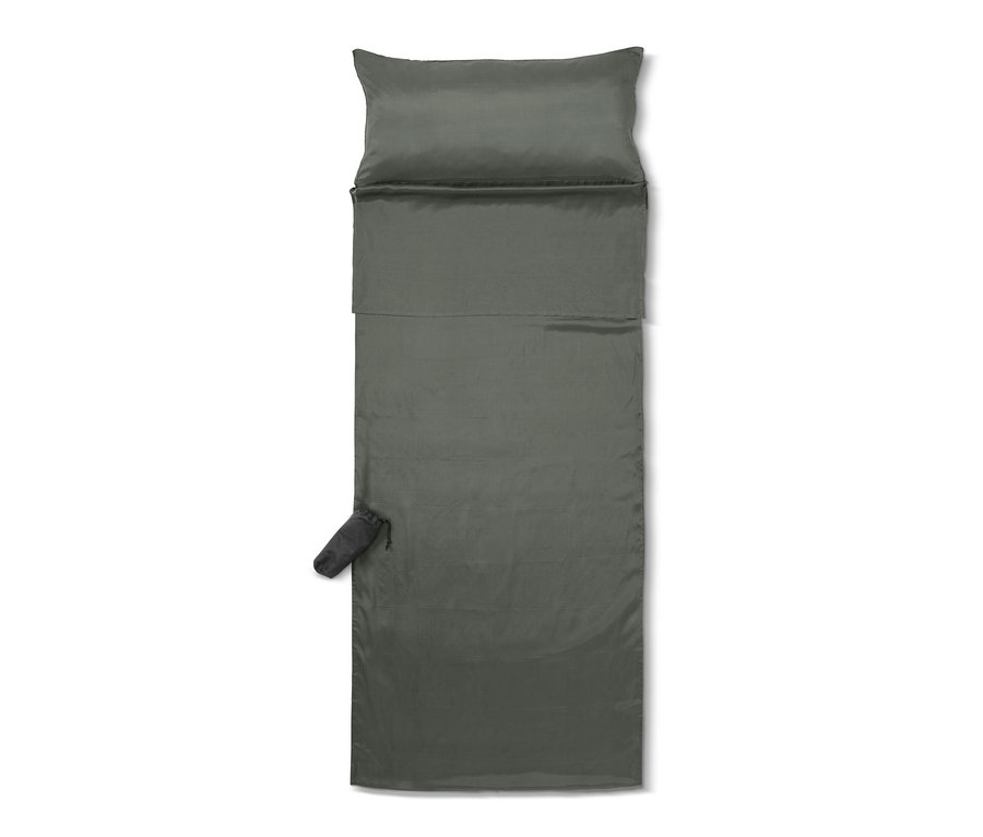 Sivá hodvábna vložka do spacieho vaku a jej obal.