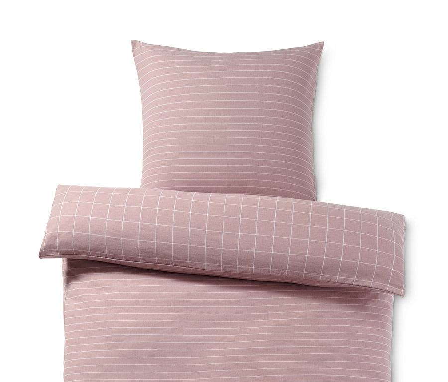 Ružové flanelové posteľné obliečky so vzorom prúžkov a štvorcov.