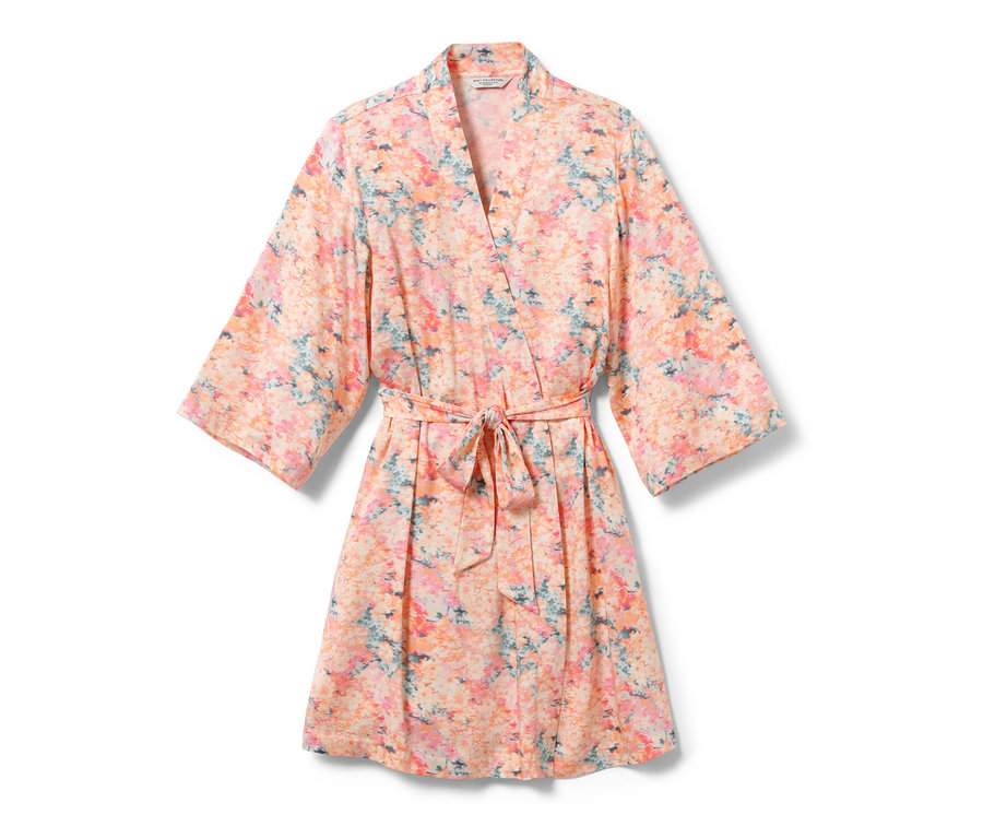 Kvetovaný župan s opaskom.