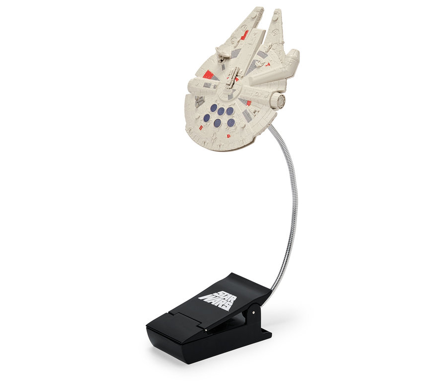 Lampa Millennium Falcon pripevnená ku klipu.