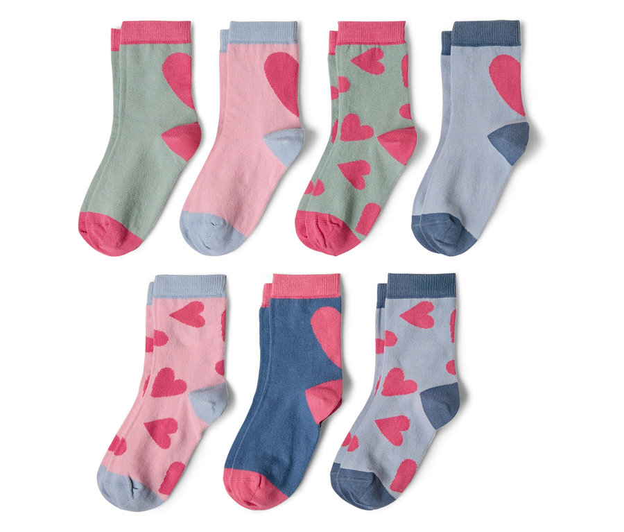 Viacfarebné ponožky so vzorom srdca.