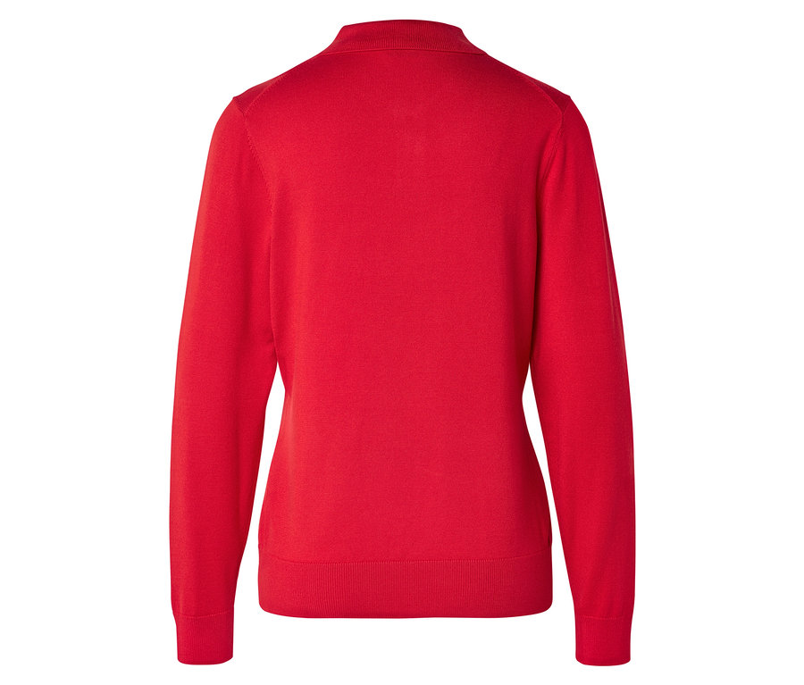 Pohľad zozadu na červený sveter s dlhým rukávom.