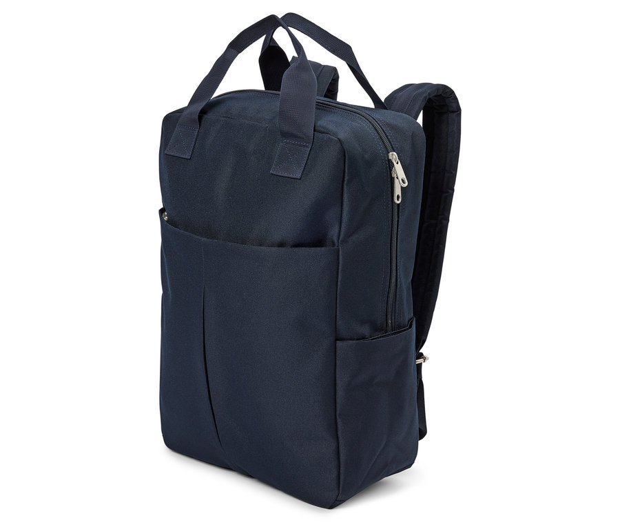 Tmavo modrý batoh s držadlami a zipsami.