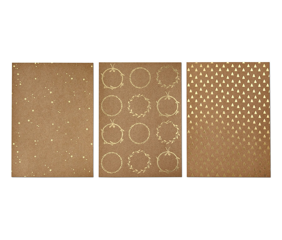 Súprava baliacich papierov so vzormi hviezd, vencov a trojuholníkov.