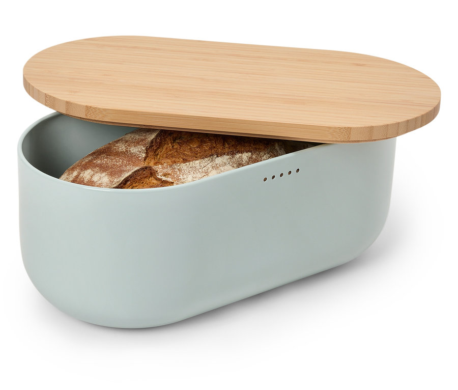 Chlieb v modro-šedej chlebovke s bambusovým vekom.