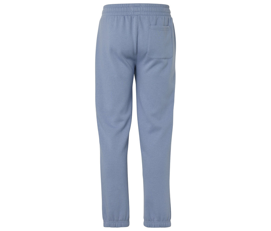 Pohľad zozadu na svetlomodré tepláky s elastickým pásom a zadným vreckom.