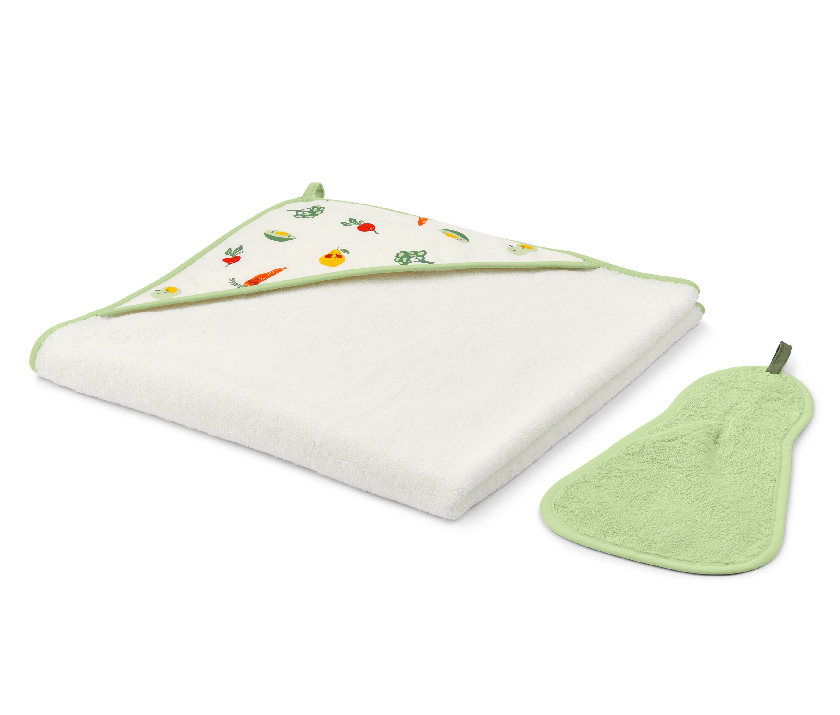 Biely uterák s kapucňou s potlačou zeleniny a zeleným lemom a utierka na umývanie v tvare hrušky.