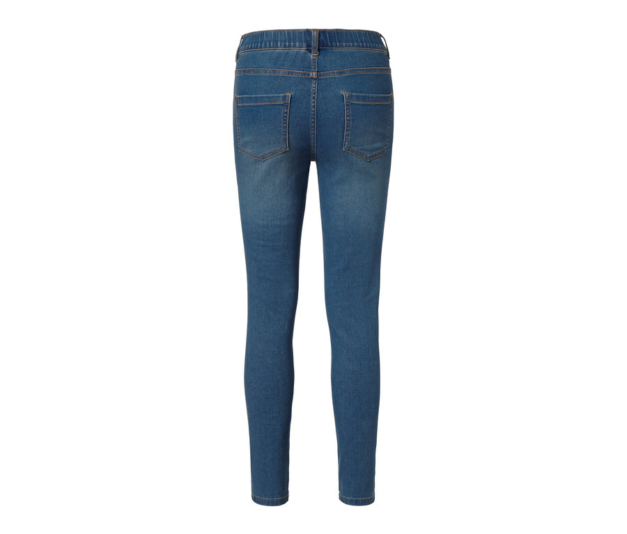 Pohľad zozadu na modré tregínsy.