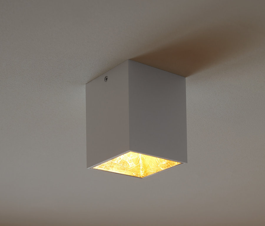 Štvorcové stropné LED svietidlo.