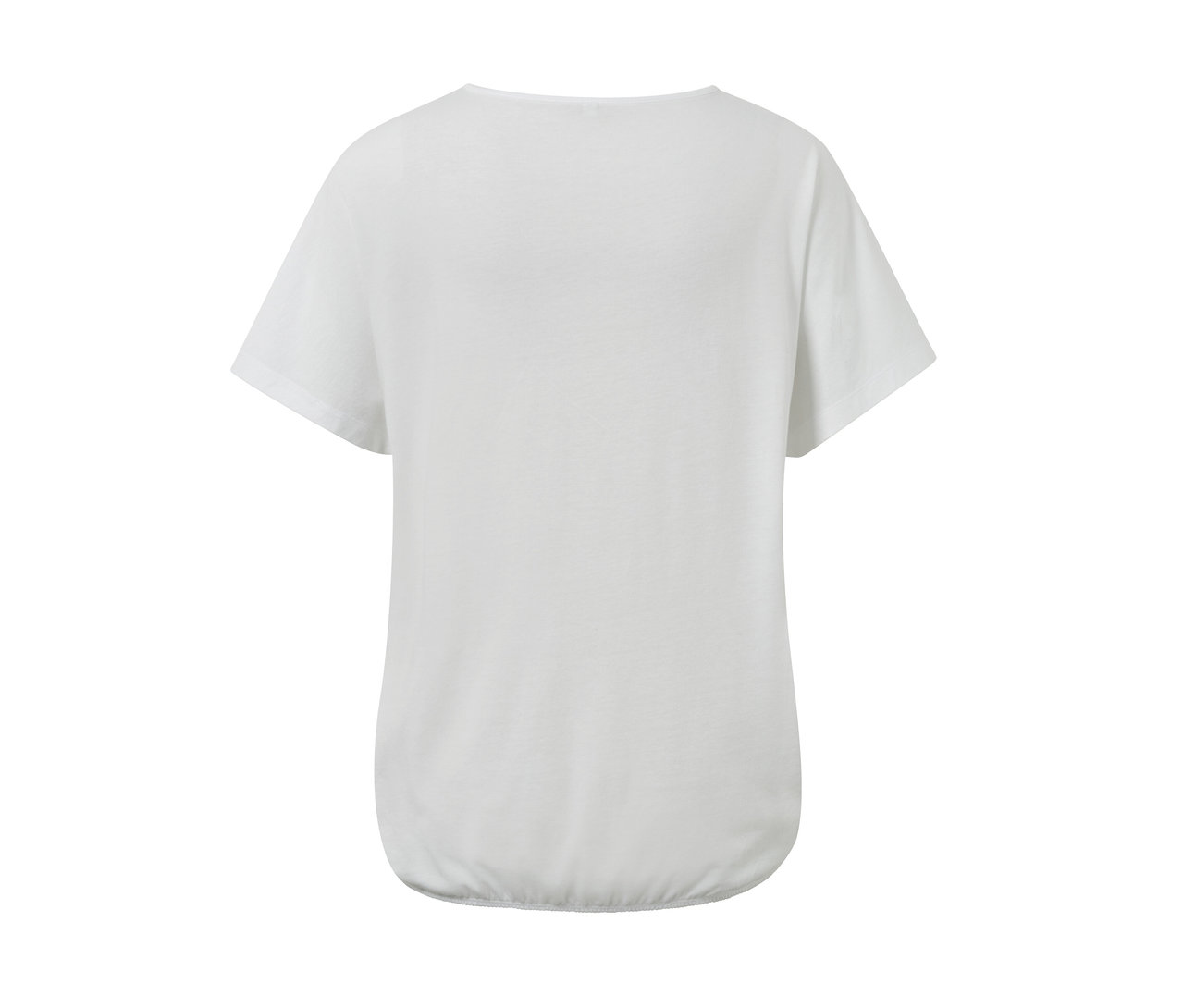 Detail zadnej strany bieleho blúzkového trička s výšivkou.