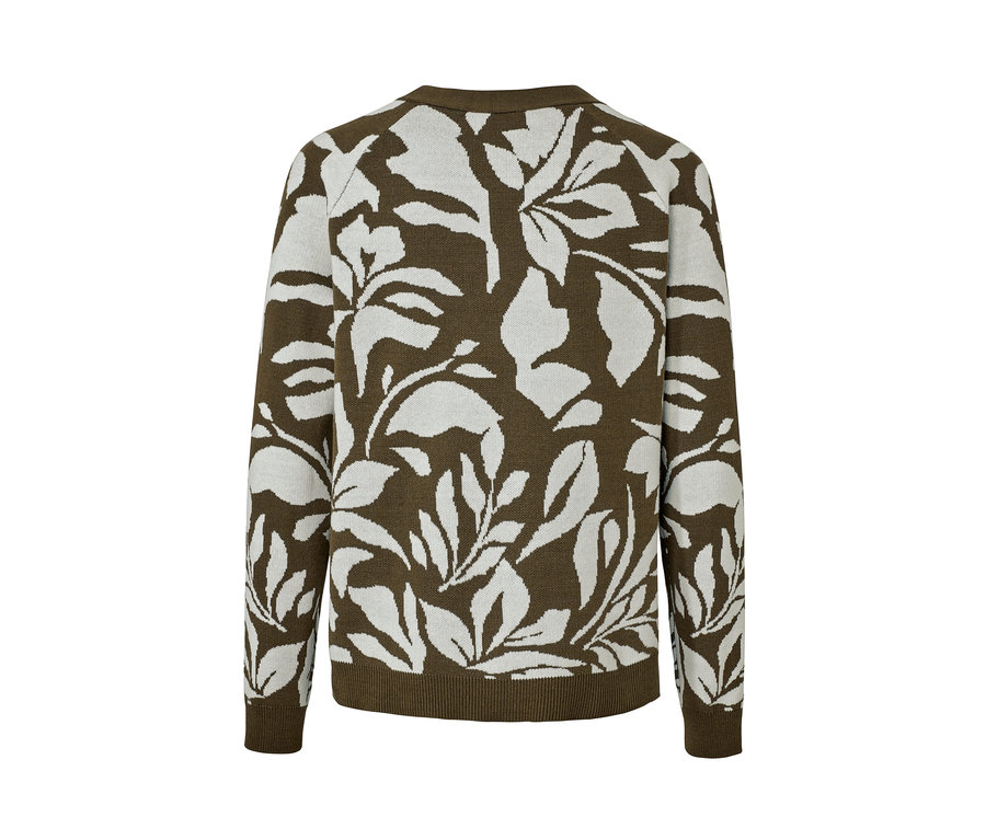Pohľad zozadu na kardigán z hrubej pleteniny so žakárovým vzorom s motívom listov.