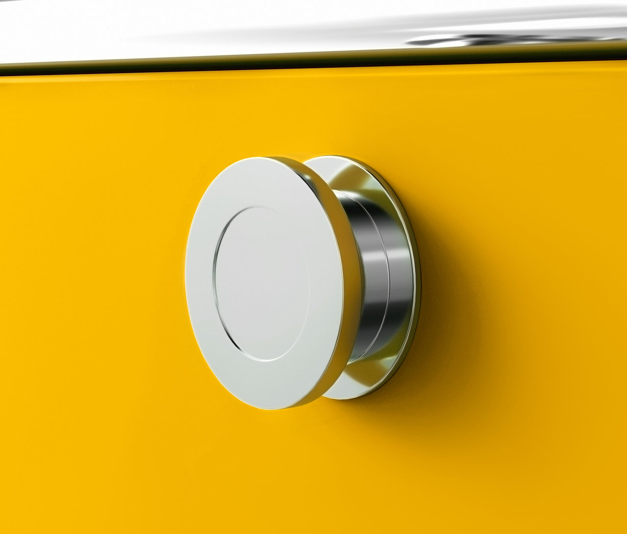 Detail kovovej kancelárskej skrinky »CN3« s 3 zásuvkami, žltej farby, s okrúhlou striebornou úchytkou.