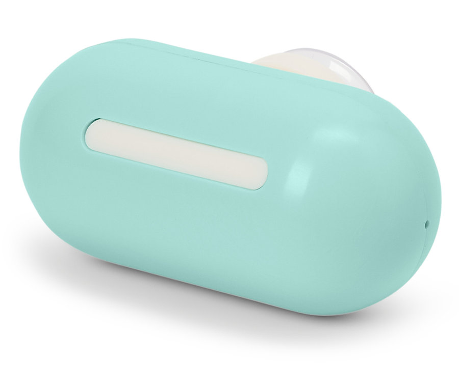 Svetlomodré puzdro s bielym pruhom.