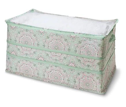 Zobrazený veľký úložný box s vekom má zelený vzor s ružovými detailmi.