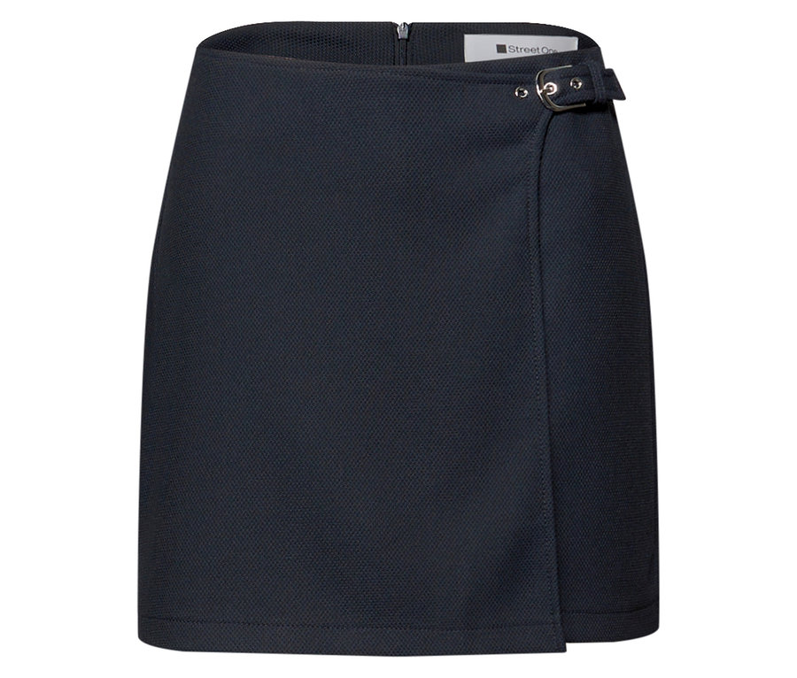 Detail nohavicovej sukne Skort Street One v tmavomodrej farbe s ozdobnou prackou.