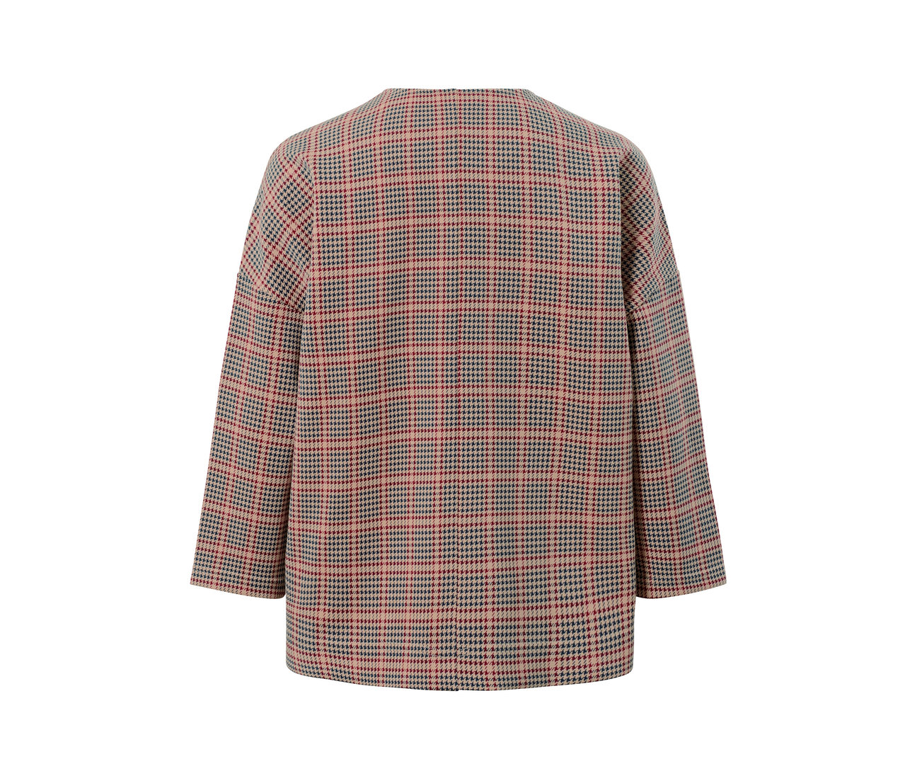 Detail mikinového trička s trojštvrťovými rukávmi a kohútiou stopou.