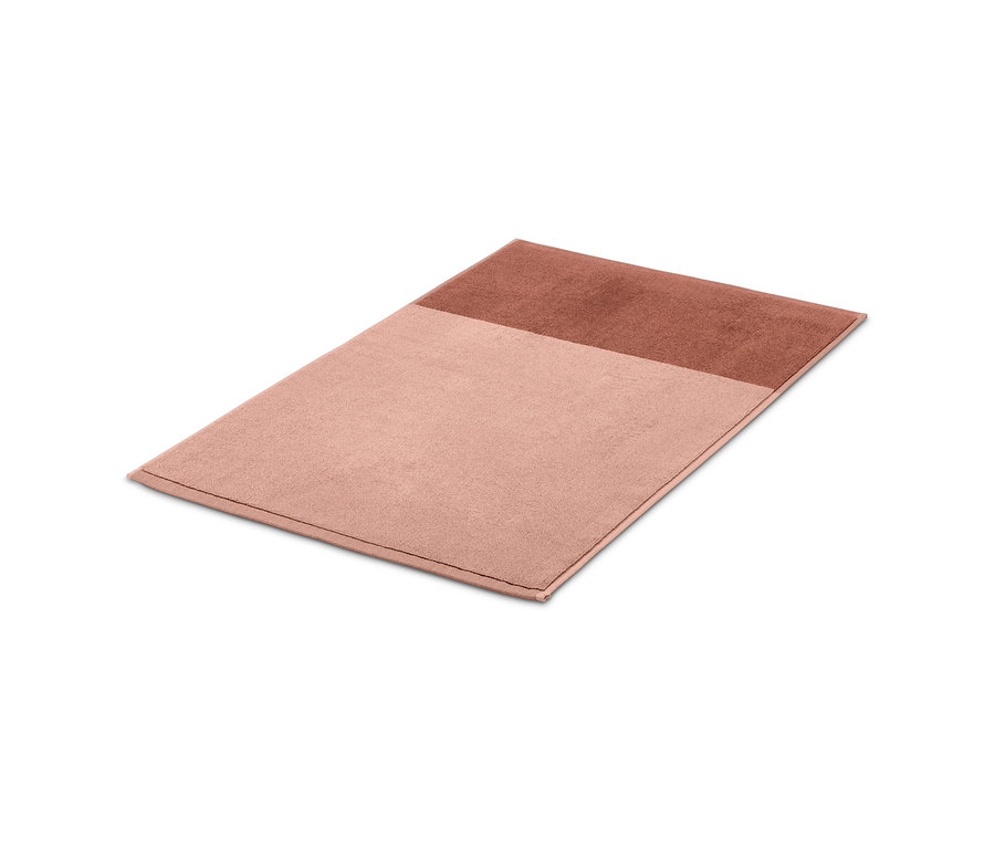 Ružovo-hrdzavá žakárová kúpeľňová predložka.