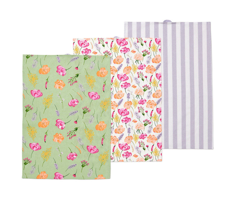 Tri utierky: zelená s kvetinovým vzorom, kvetinová a biela s fialovými pruhmi.