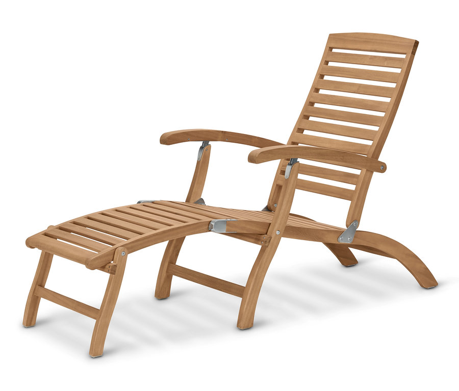 Záhradné ležadlo s mäkkou poduškou z hnedého dreva.